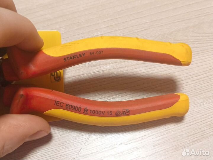 Плоскогубцы Stanley 0-84-007. Диэлектрик. 1000вт
