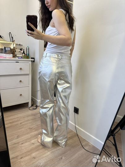 Кожаные брюки серебряные mango 46