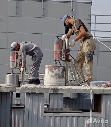 Сотрудник на установку алмазного бурения