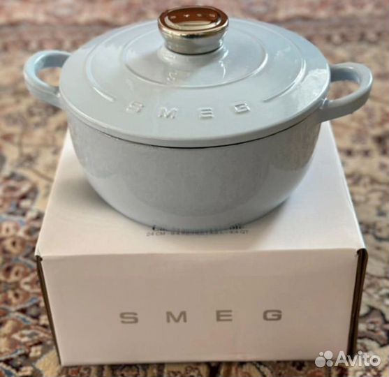 Кастрюля чугунная smeg