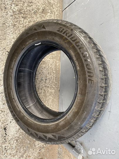 Bridgestone Blizzak Spike-01 235/65 R17