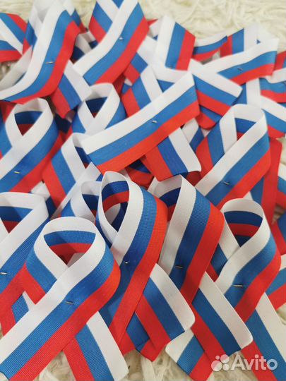 Флаг России на булавке