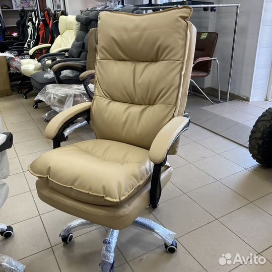 Офисное кресло руководителя