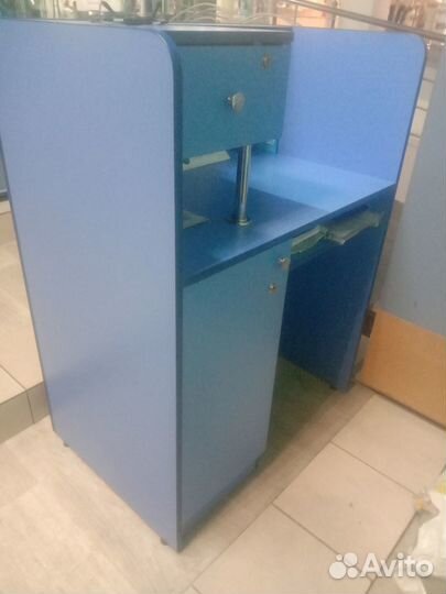 Продается шкафы-витрины