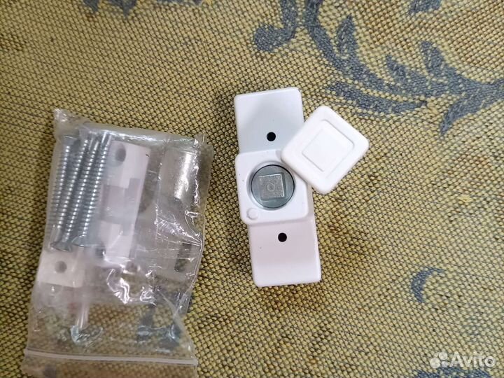 Ручка балконная и детские замки