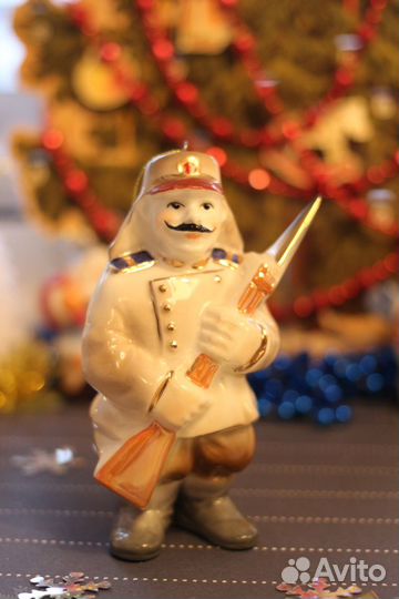 Фарфоровые сувенирные игрушки