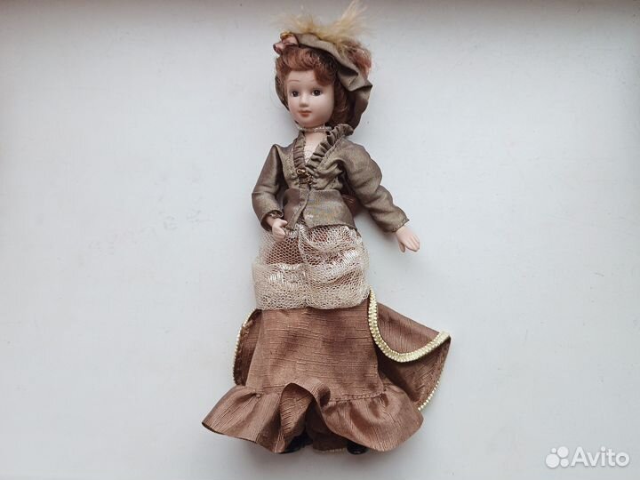 Куколки фарфор