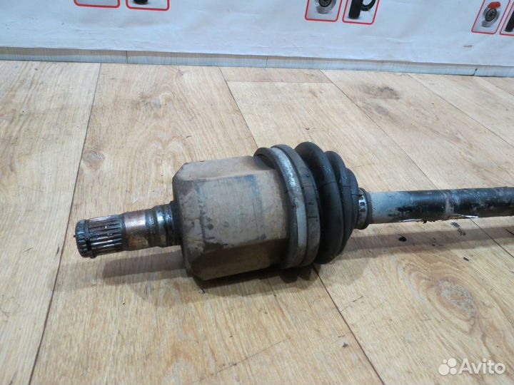 Привод левый Volkswagen Passat B6