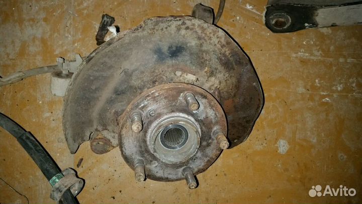 Кулак ступица Toyota Camry SXV10