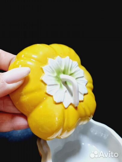 Фарфоровая шкатулка (масленка) помидор СССР дфз Ве