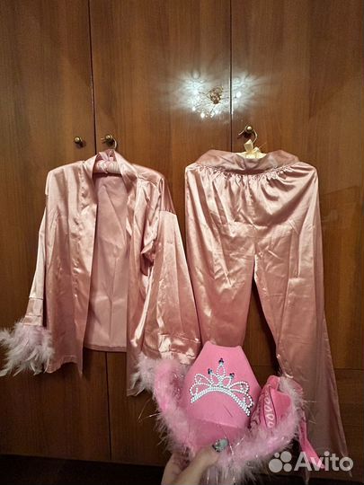 Розовый костюм на вечеринку