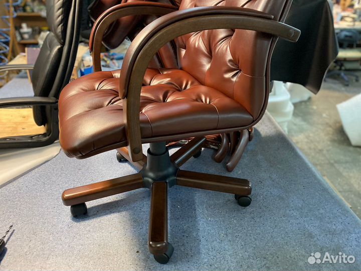 Офисное кресло