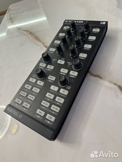 Dj контроллер traktor X1