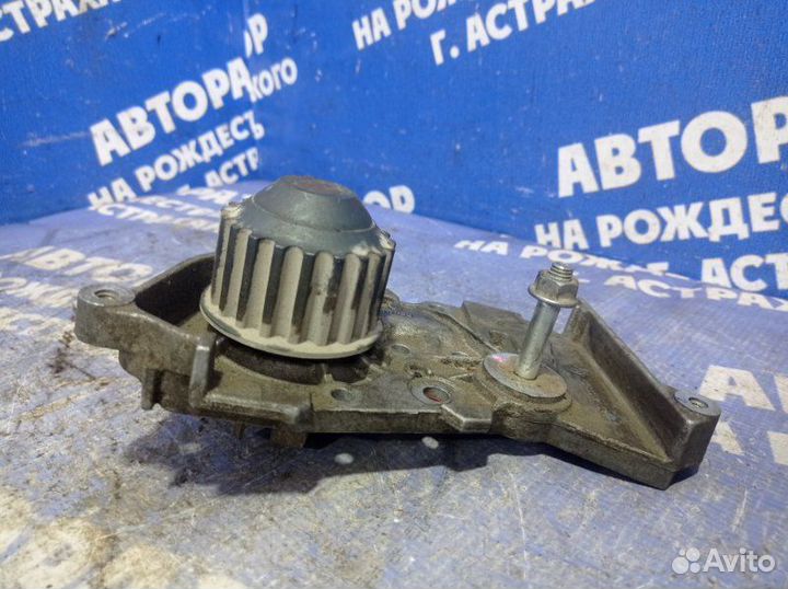 Помпа Renault Fluence 1 седан K4M 2010