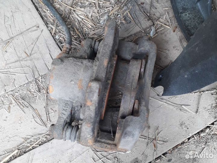 Суппорт передний правый fiat добло 1.3