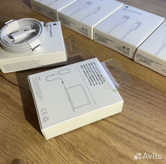 Зарядка на iPhone новые - шнур / кабель