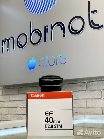 Canon EF 40mm F/2.8 STM