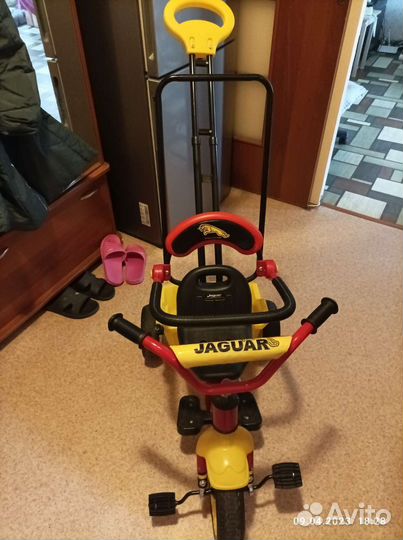 Детский велосипед трехколесный с ручкой