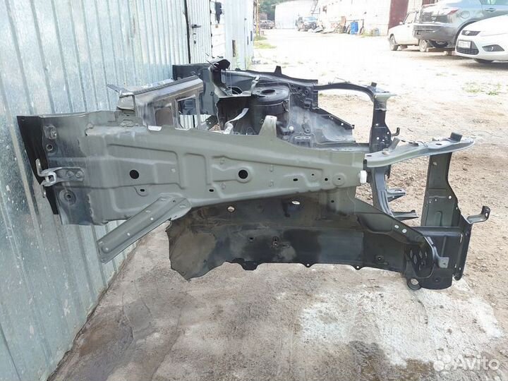 Передняя часть кузова Mitsubishi Outlander II (200