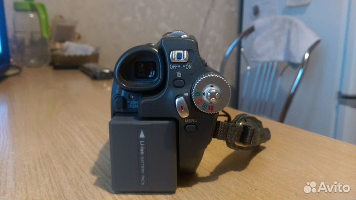 Продаю DVD видеокамеру Panasonic модель VDR-D160