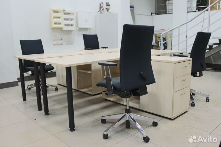 Офисные столы, рабочие места, тумбы, шкафы