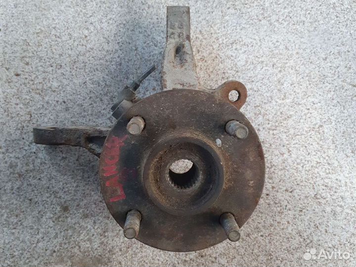 Поворотный кулак левый правый Митсубиси Лансер 9