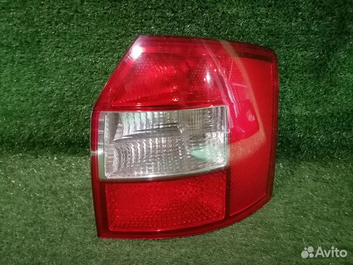 Фонарь (стоп сигнал) правый 8E9945096A Audi A4 B6