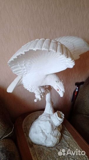 Статуэтка птицы