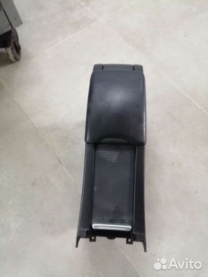 Подлокотник на Volvo Xc 60