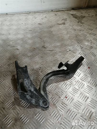 Петля капота левая Kia Sportage SL G4KD 2010