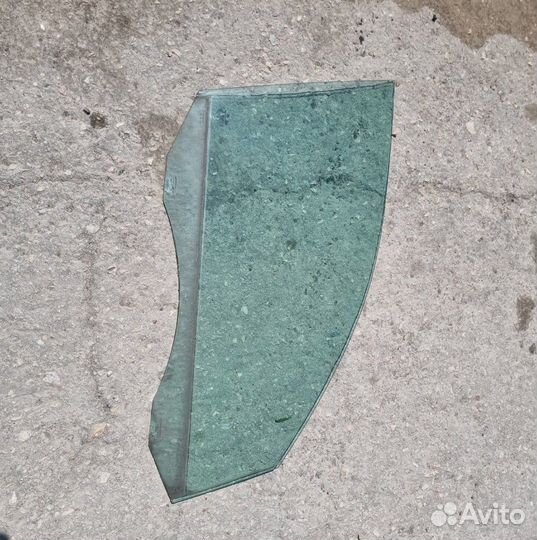 Стекло двери Volkswagen Tiguan