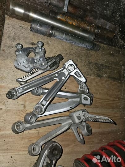 Подножки пассажира suzuki gsx r есть разные