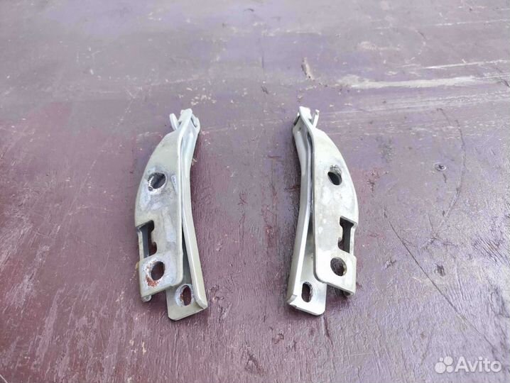 Петля капота Peugeot 206