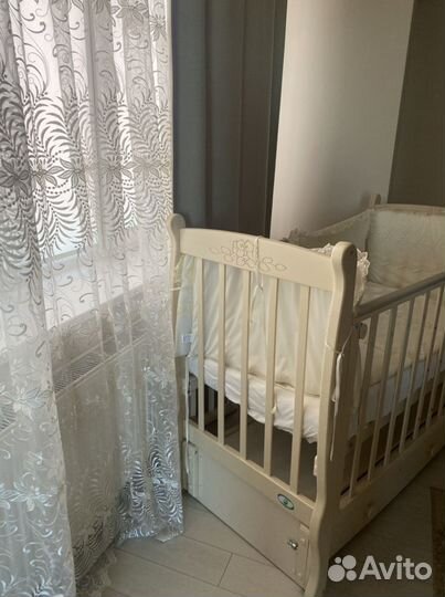 Детская кроватка с маятником (можга)