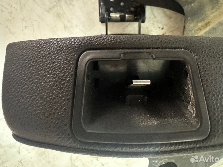 Крышка подлокотника Kia sportage 2 2005-2010