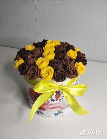 Шоколадные Розы- 37 шт в Шляпной Коробке