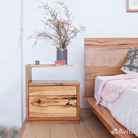 Прикроватный столик