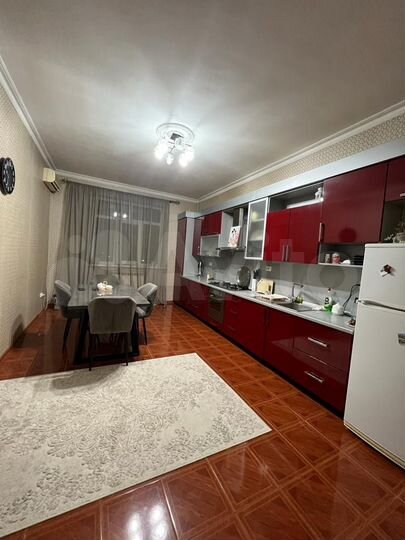 2-к. квартира, 80 м², 8/9 эт.