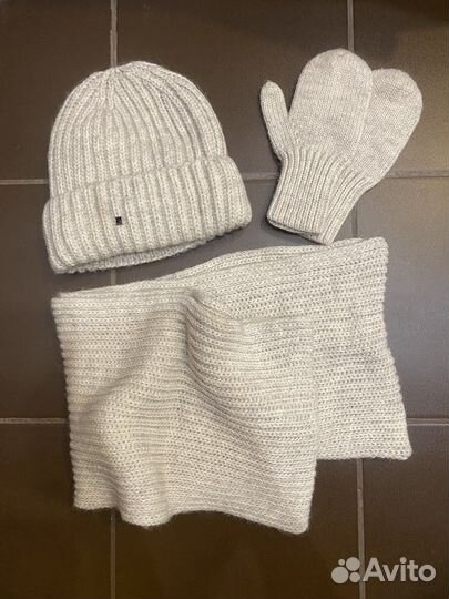 Комплект шапка снут и варежки зима