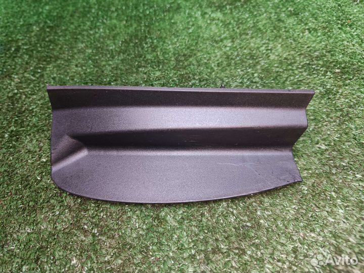 Накладка левого фонаря Nissan Almera G15