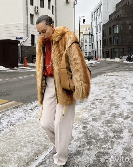 Шуба из енота с капюшоном натуральная