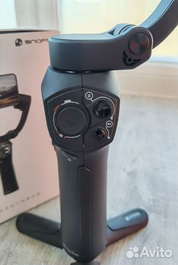 Трехосевой стабилизатор для телефона Snoppa Atom 3