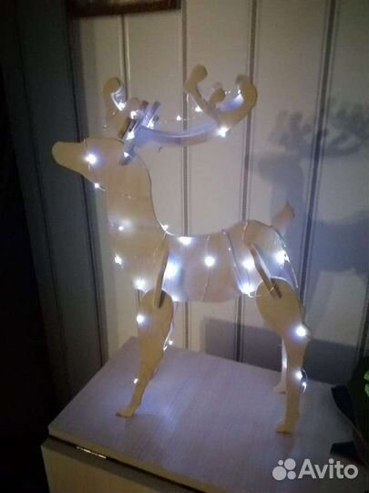 Новогодний олень под елку