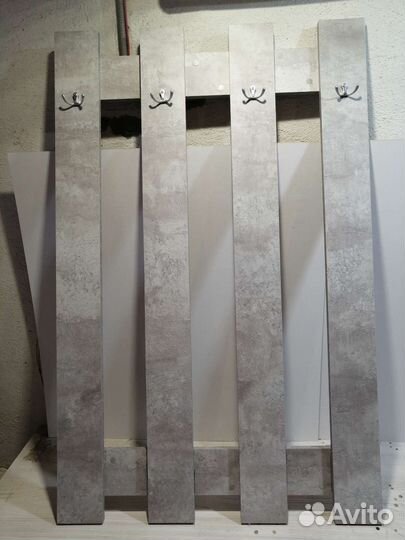 Вешалка настенная