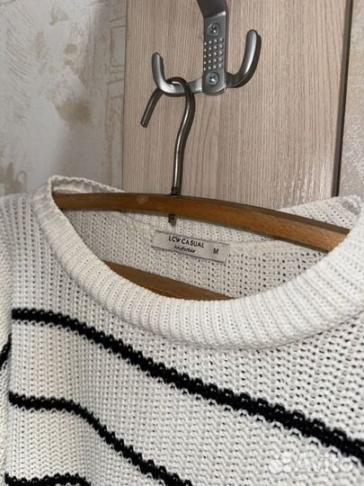 Свитер женский