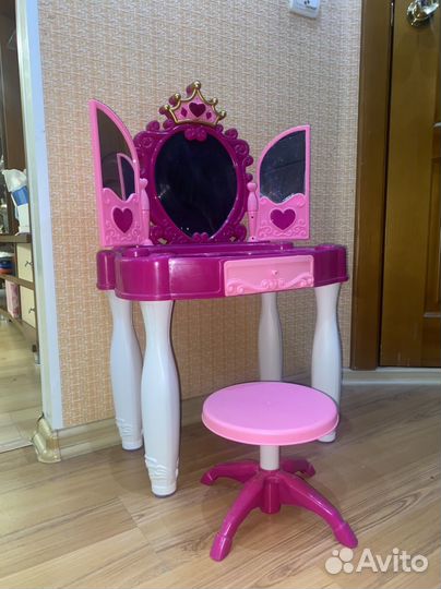 Туалетный столик для девочки