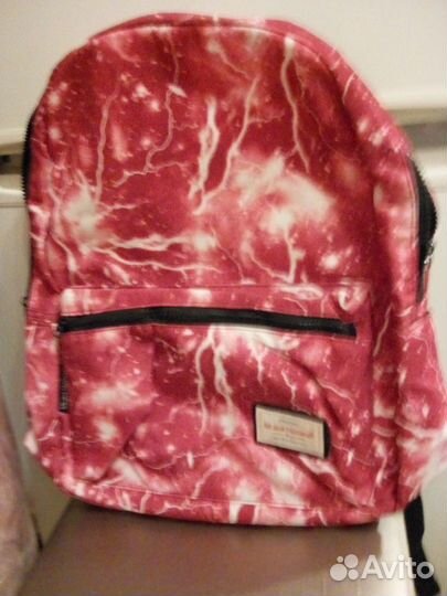 Школьные рюкзаки и сумки с яркими принтами