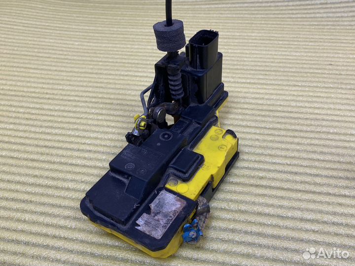 Замок двери Volvo S80 задний правый 30663050