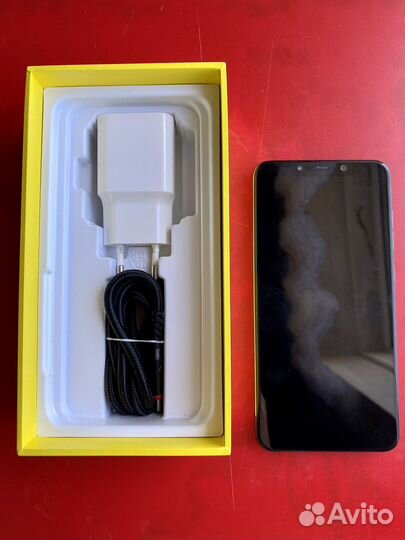 Телефон Pocophone F1