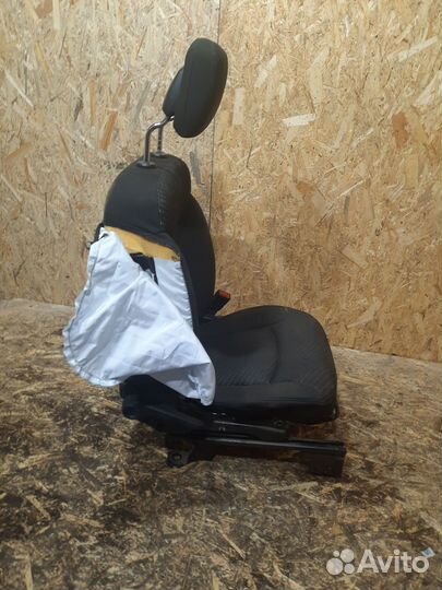 Сиденье правое Dodge Journey рест. 2015